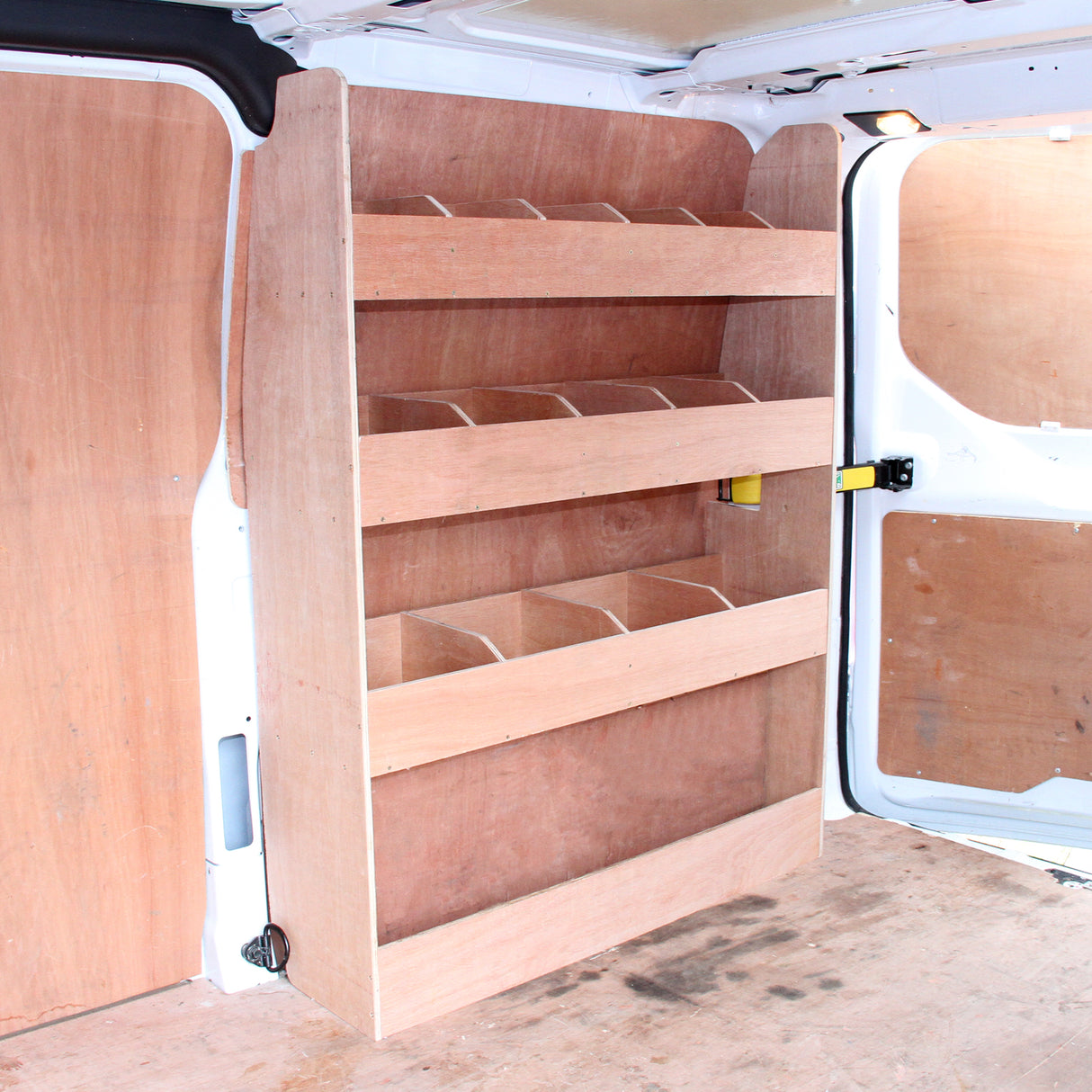 Scaffalatura in legno chiaro per furgone Ford Transit Custom, con cinque ripiani e scomparti per organizzare attrezzi e materiali