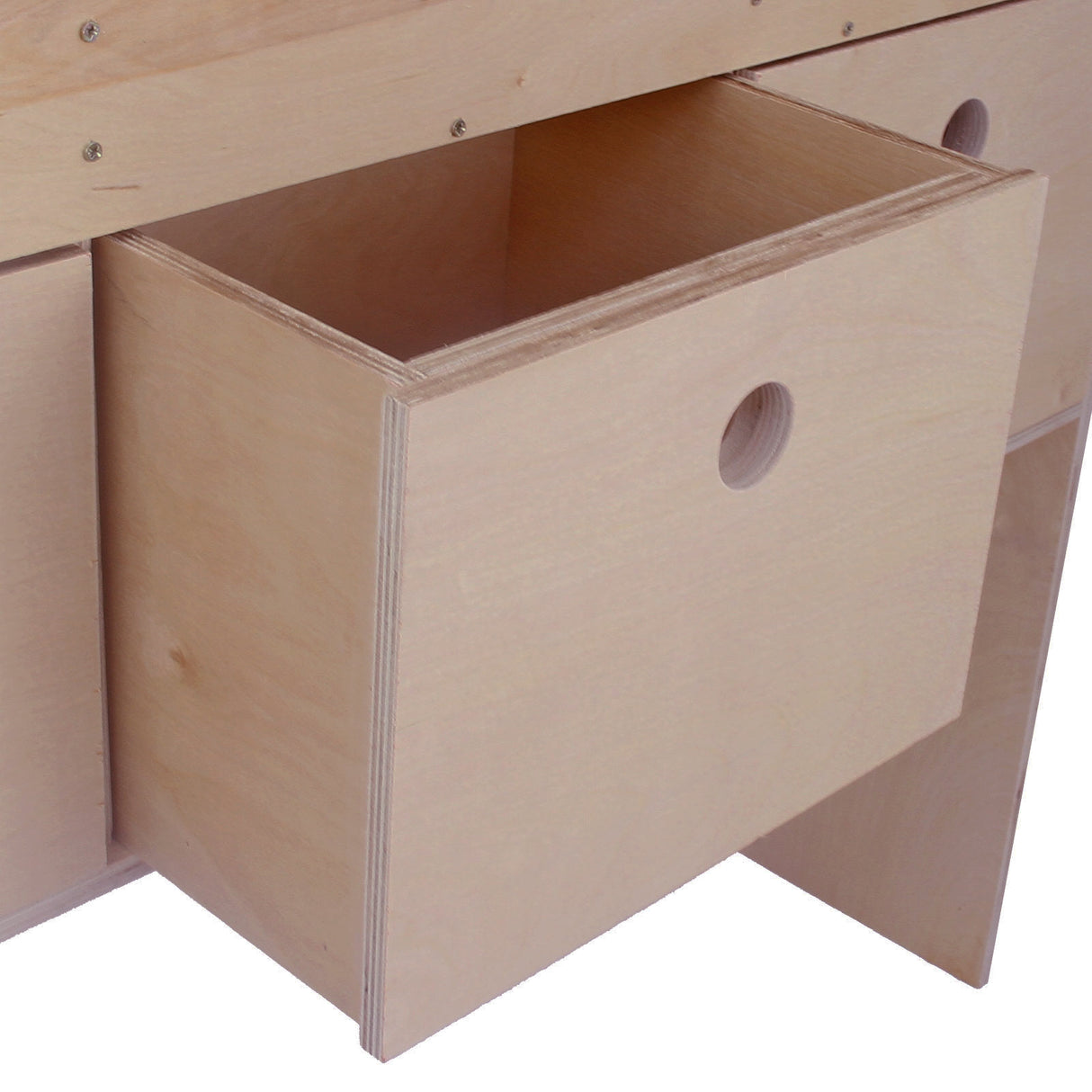 Cassetto in compensato chiaro con foro per apertura, parte di una scaffalatura universale per furgone e van, design funzionale e robusto