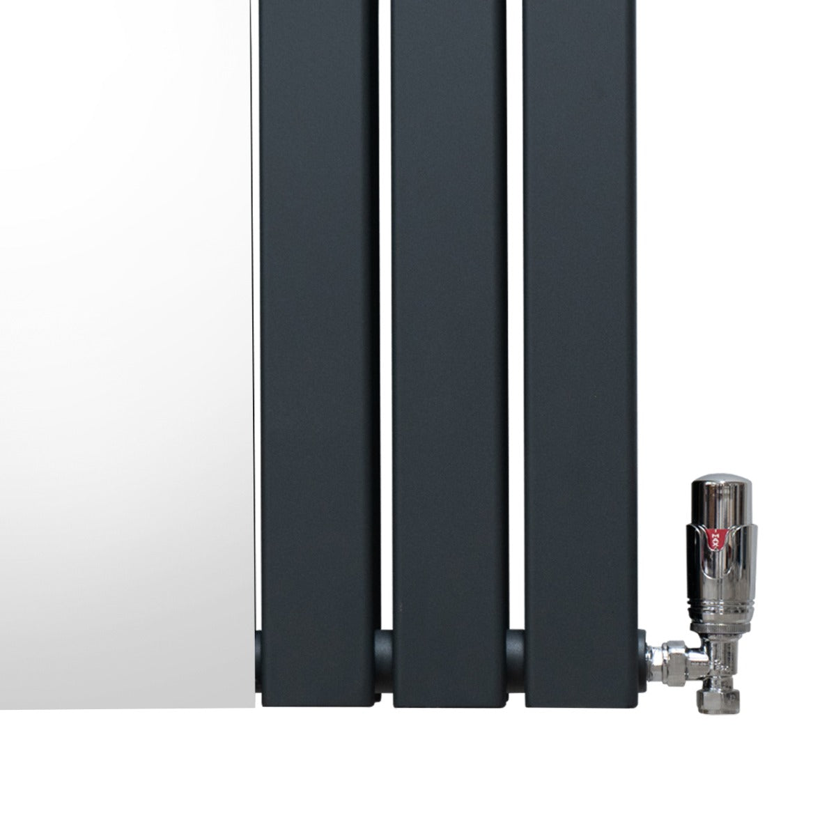 Radiatore a specchio grigio antracite con valvole cromate, design elegante e moderno, altezza 1800 mm, larghezza 425 mm