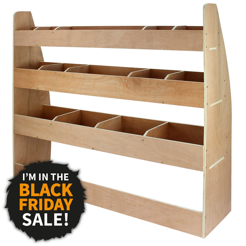 Scaffalatura in legno chiaro per VW Caddy con 24 scompartimenti, design funzionale e robusto, ideale per organizzare attrezzi e materiali