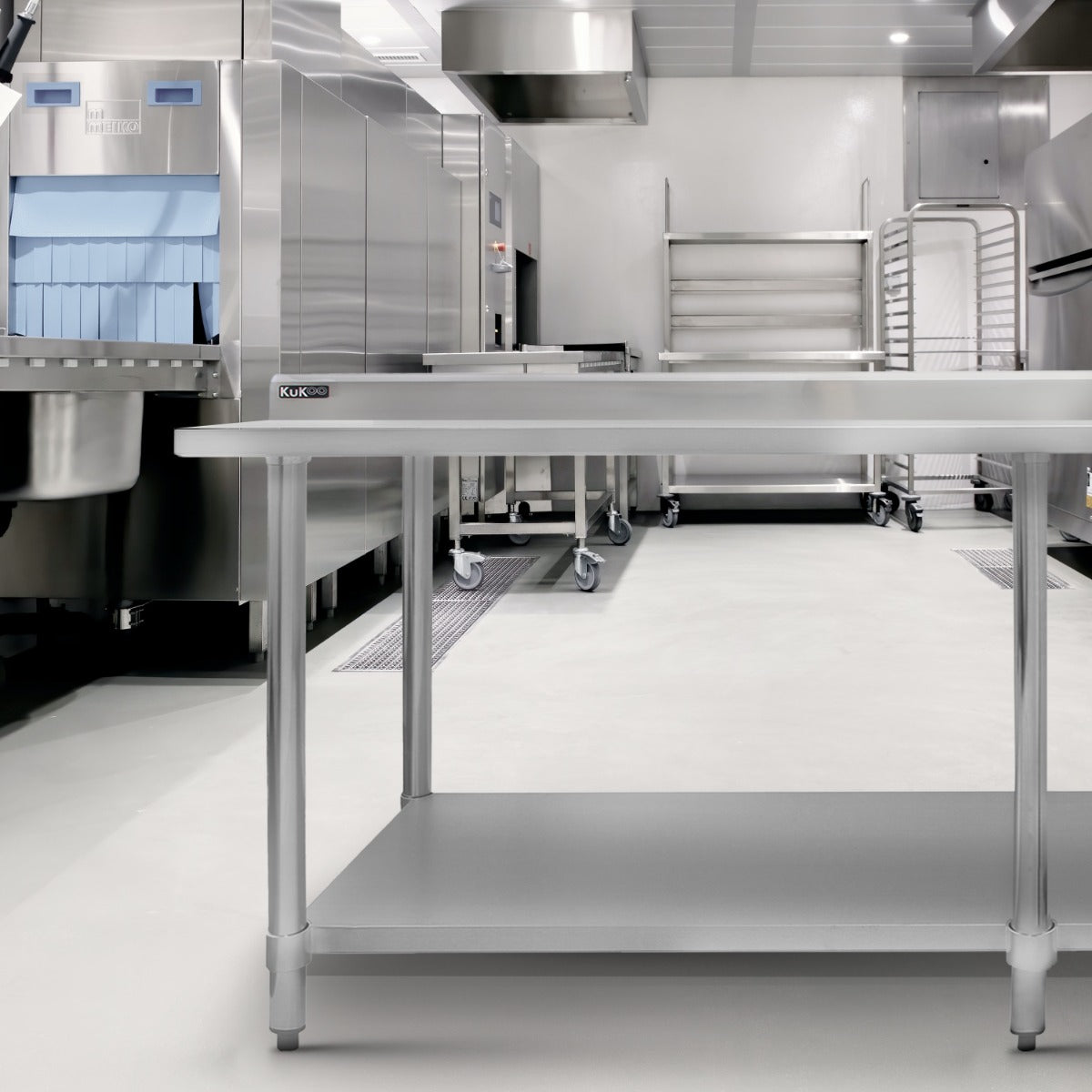 Tavolo da cucina in acciaio inox, superficie liscia e resistente, dimensioni 210x60x90cm, ideale per ambienti professionali e moderni