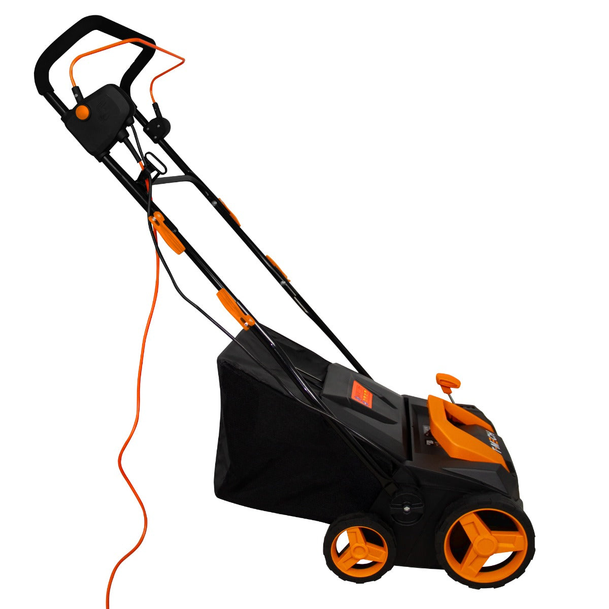 Aspiratore per erba artificiale T-Mech con manico ergonomico, ruote arancioni e sacco di raccolta nero, design compatto e funzionale