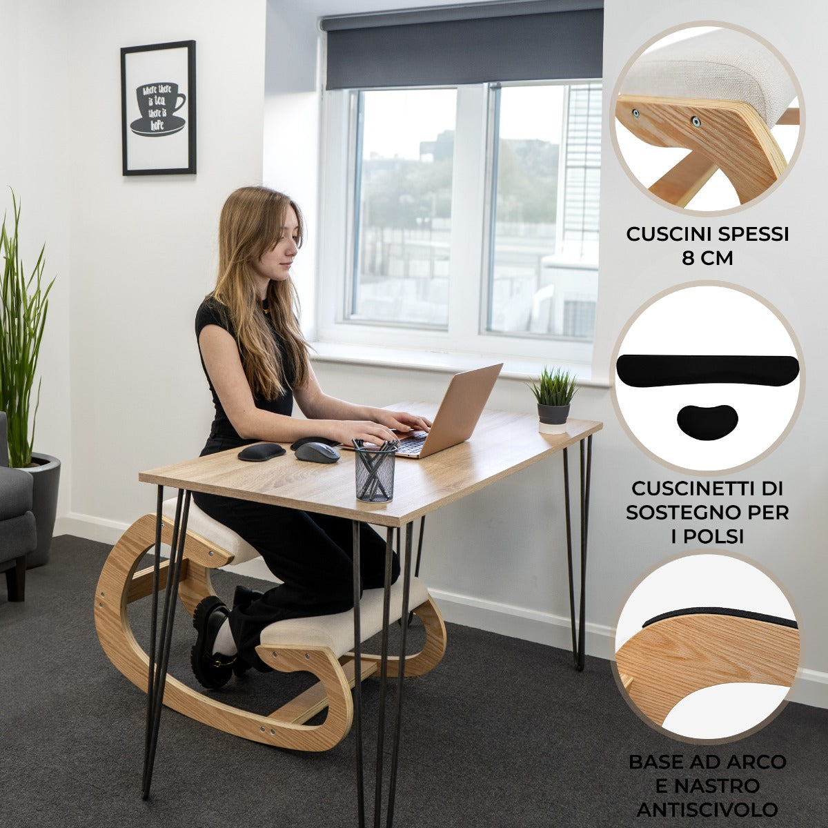 Sedia ergonomica da inginocchiarsi con struttura in legno chiaro, cuscini spessi e base ad arco per un comfort ottimale durante il lavoro
