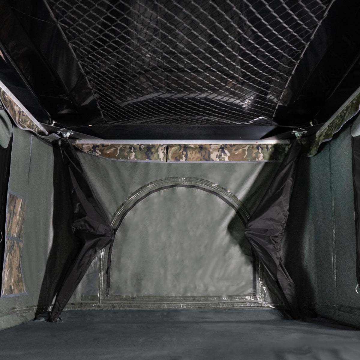 Tenda da tetto mimetica per auto, con tessuto resistente e rete di ventilazione, design spazioso e rifiniture in nylon nero