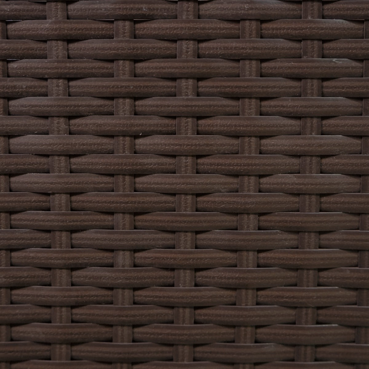 Rete in rattan marrone scuro con texture intrecciata, ideale per un set d'angolo elegante e resistente per esterni