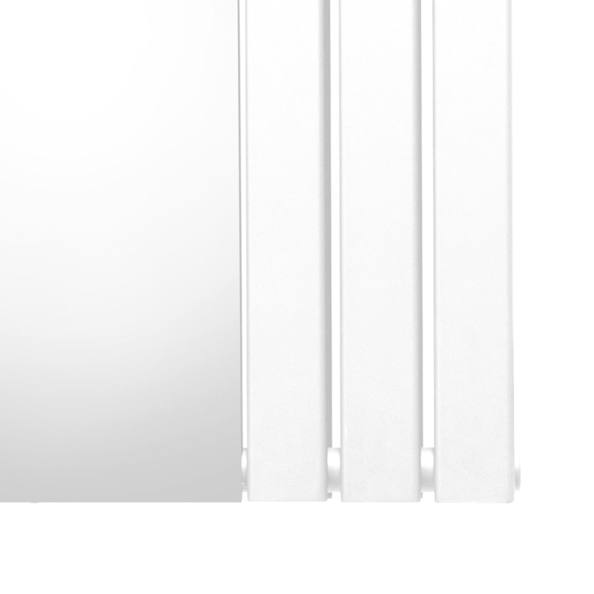 Radiatore a specchio piatto bianco, dimensioni 1800mm x 565mm, con superficie liscia e riflettente, design elegante e moderno