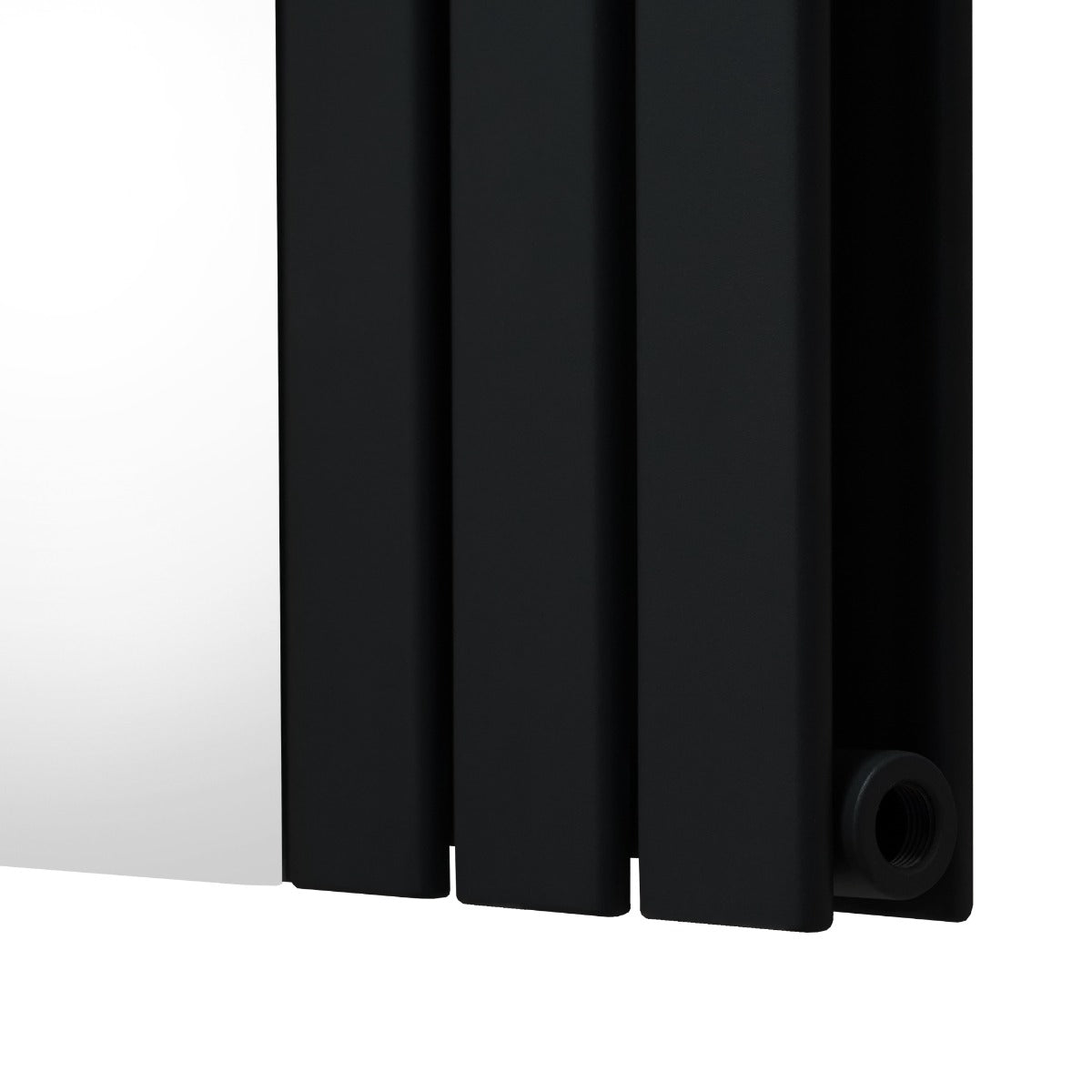 Radiatore a specchio piatto nero, 1800mm x 565mm, con finitura liscia e linee moderne, ideale per ambienti eleganti e contemporanei