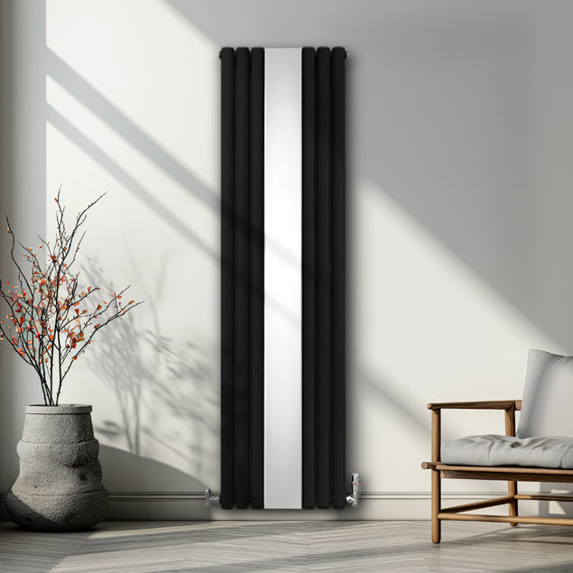 Radiatore a pannelli ovali neri con finitura a specchio, 1800 mm x 500 mm, installato in un ambiente moderno e luminoso