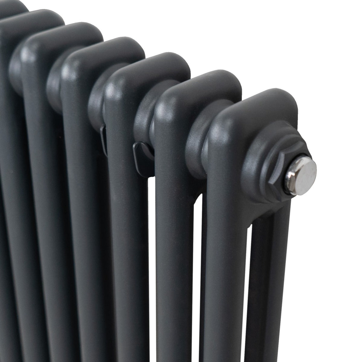 Termosifone a 2 colonne in grigio antracite, con finitura liscia e dettagli metallici, misura 1500 x 562mm, ideale per riscaldamento