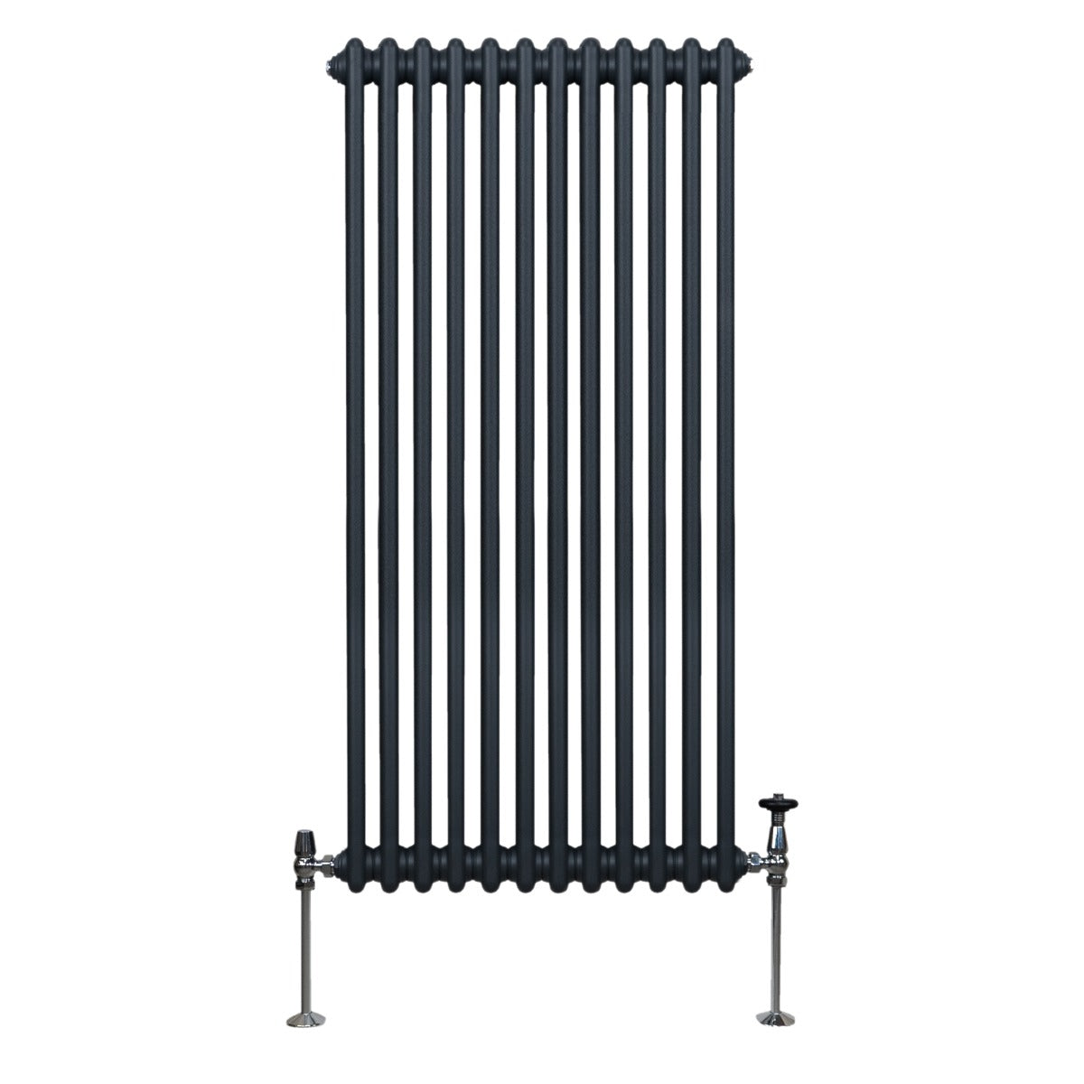 Termosifone a 2 colonne grigio antracite, con finitura liscia e tubi verticali, montato su supporti metallici lucidi, design elegante e moderno