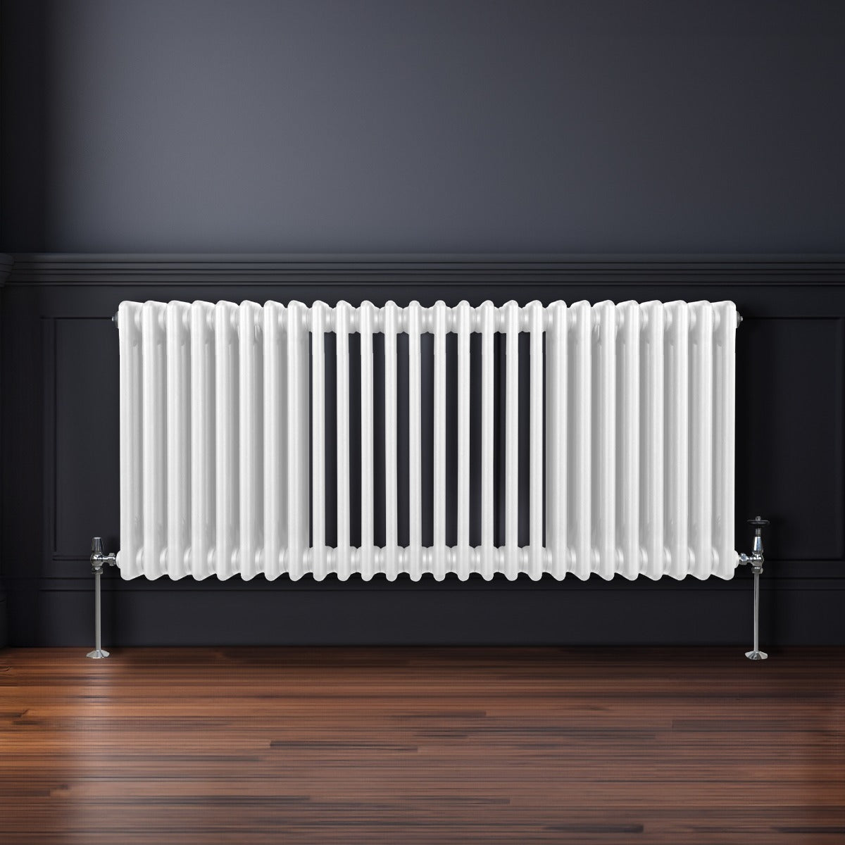 Termosifone a 3 colonne bianco, 600 x 1192mm, con finitura lucida e design elegante, installato su parete scura in legno lucido