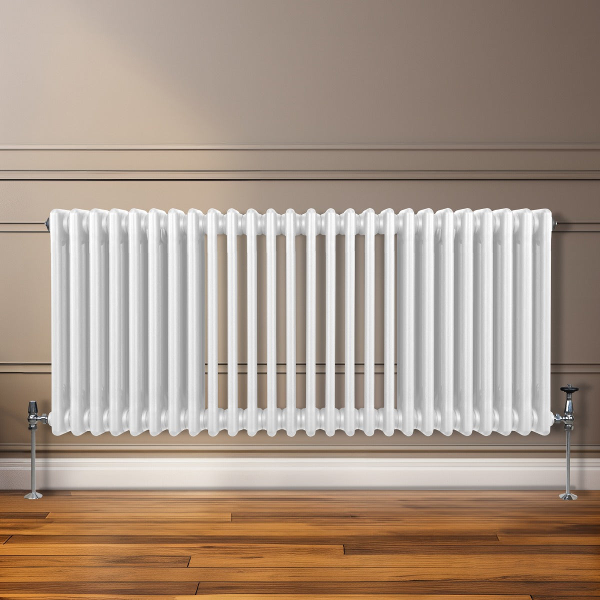 Termosifone a 3 colonne bianco, 600 x 1192mm, con finitura lucida e texture ondulata, montato su parete con pavimento in legno chiaro