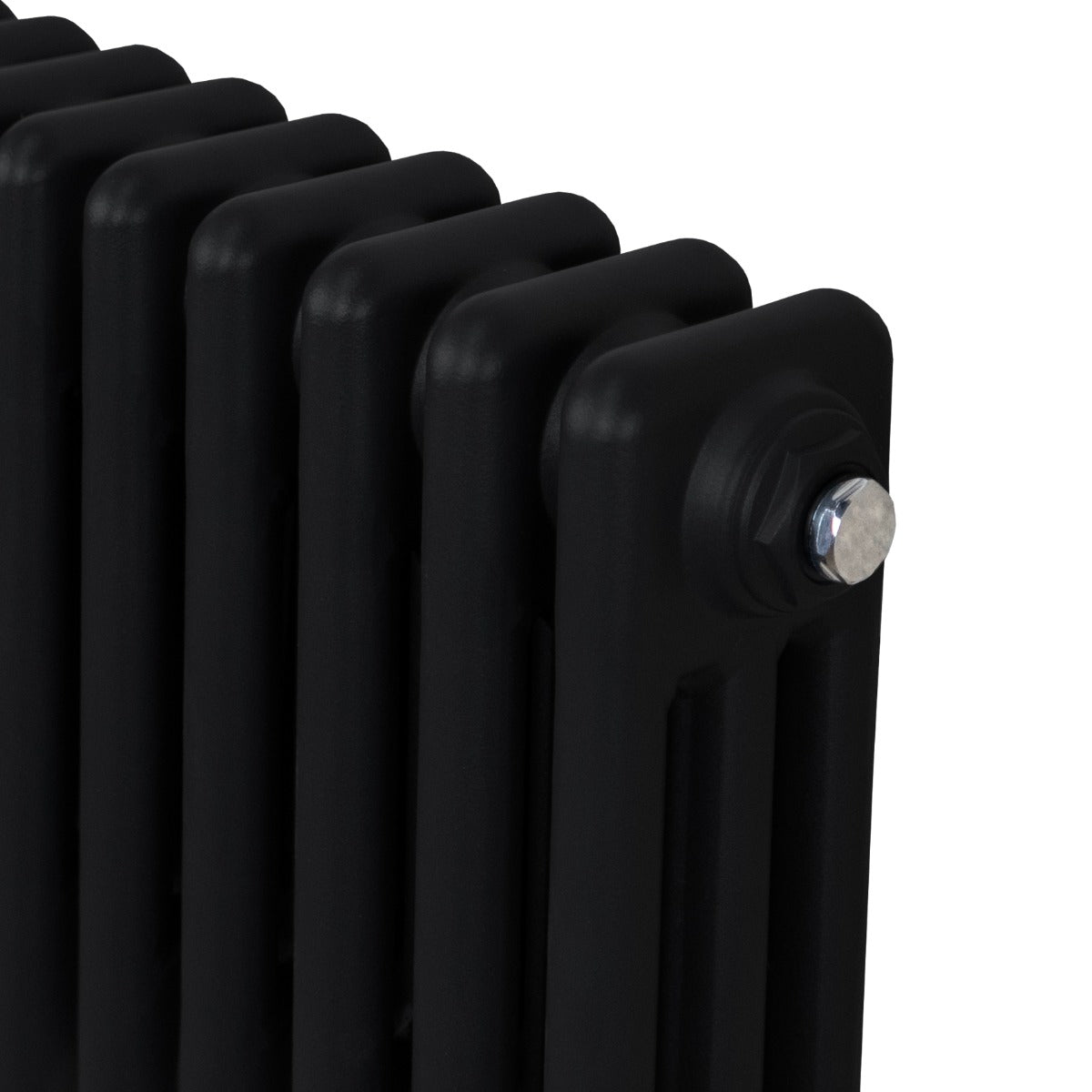 Termosifone a 3 colonne in metallo nero, con finitura opaca e linee eleganti, ideale per riscaldare ambienti moderni e classici