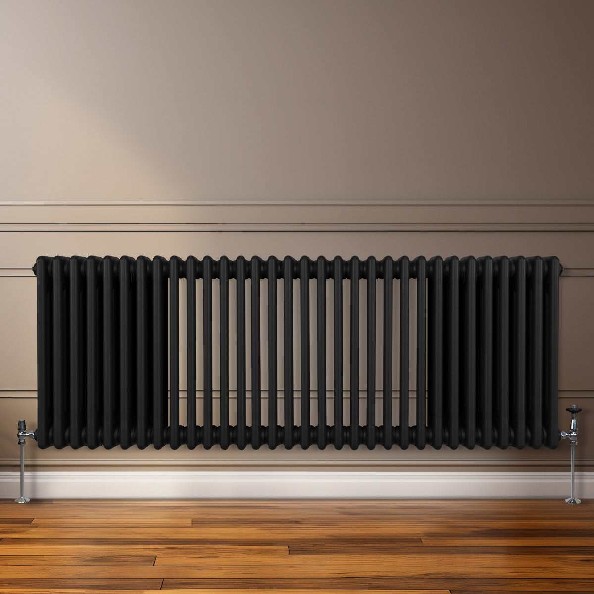 Termosifone a 3 colonne, 600 x 1462mm, finitura nera opaca, design elegante con linee verticali e texture liscia, montato su parete chiara