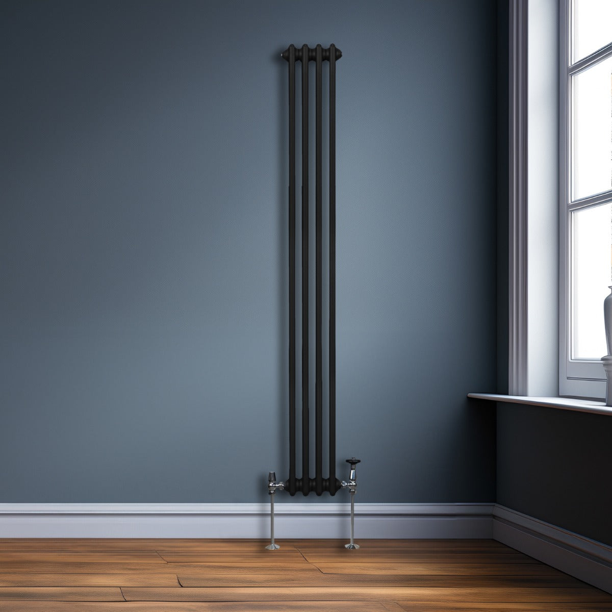 Termosifone a 3 colonne, 1800 x 202mm, colore nero opaco, con finitura liscia e supporti metallici, posizionato su parete grigia