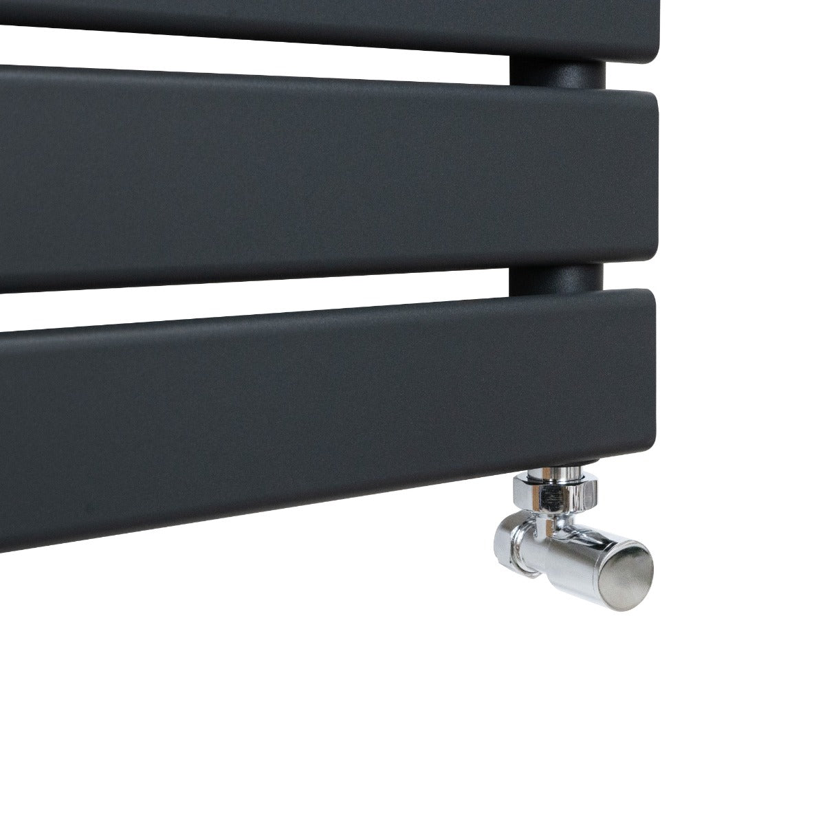 Radiatore per asciugamani a incasso grigio antracite, con finitura liscia e dettagli metallici lucidi, misura 1200mm x 450mm