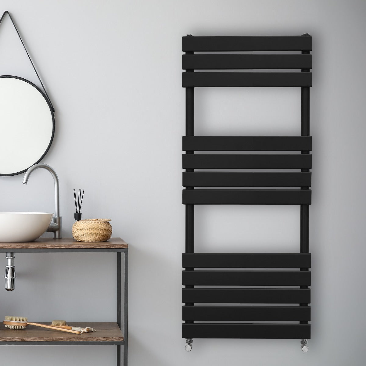 Radiatore per asciugamani a incasso nero, 1200mm x 450mm, con design a listelli e finitura liscia, ideale per bagni moderni