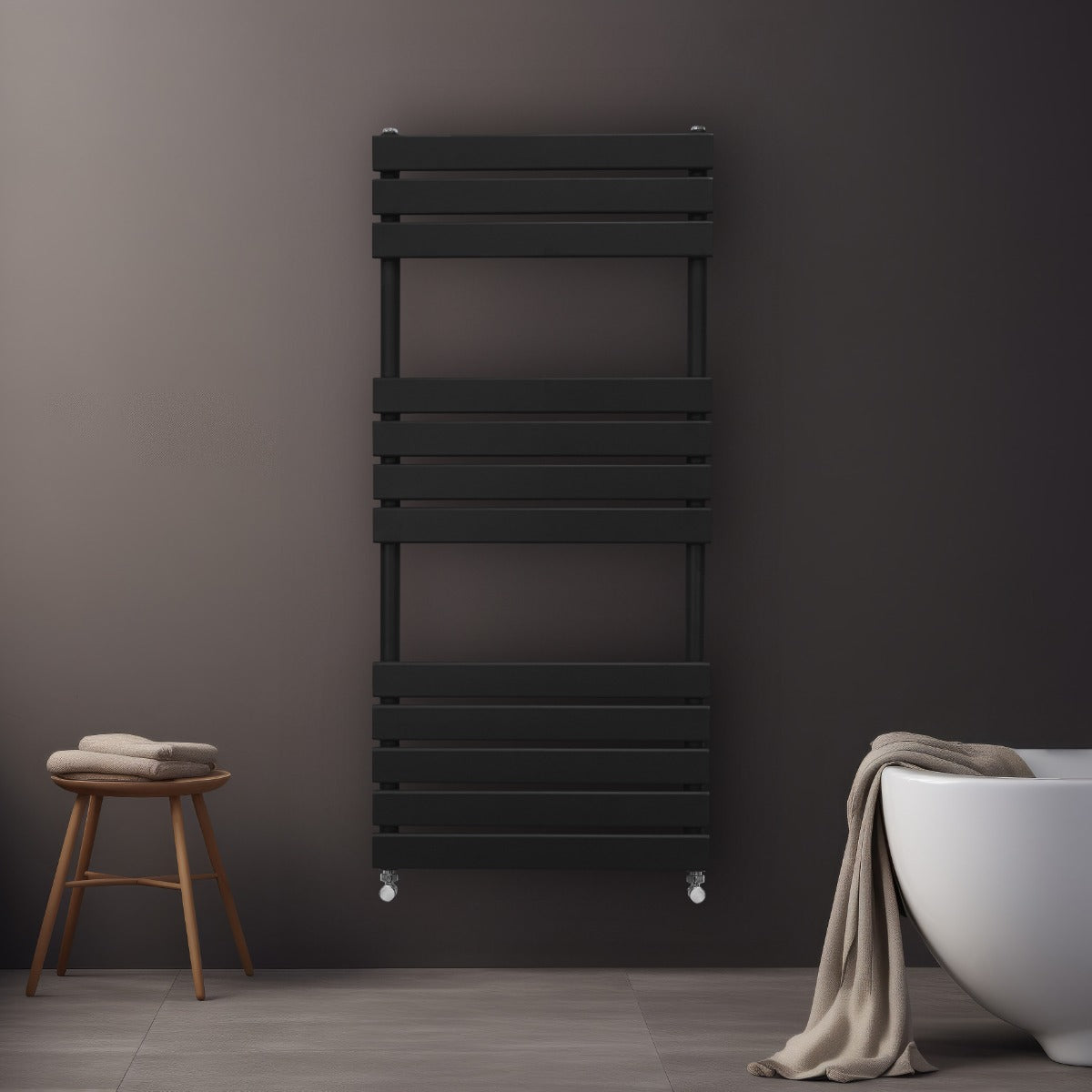 Radiatore per asciugamani a incasso nero, 1200mm x 500mm, con design moderno e linee pulite, installato su parete grigia con asciugamano beige accanto