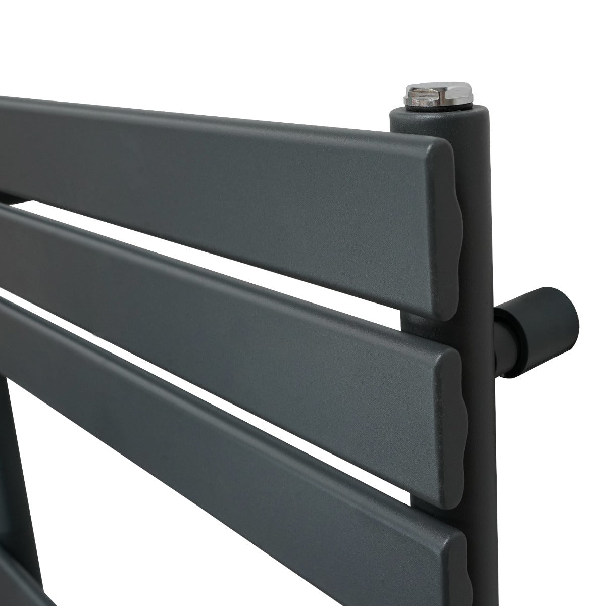Radiatore per asciugamani a incasso grigio antracite, con design elegante e linee pulite, ideale per bagni moderni e funzionali