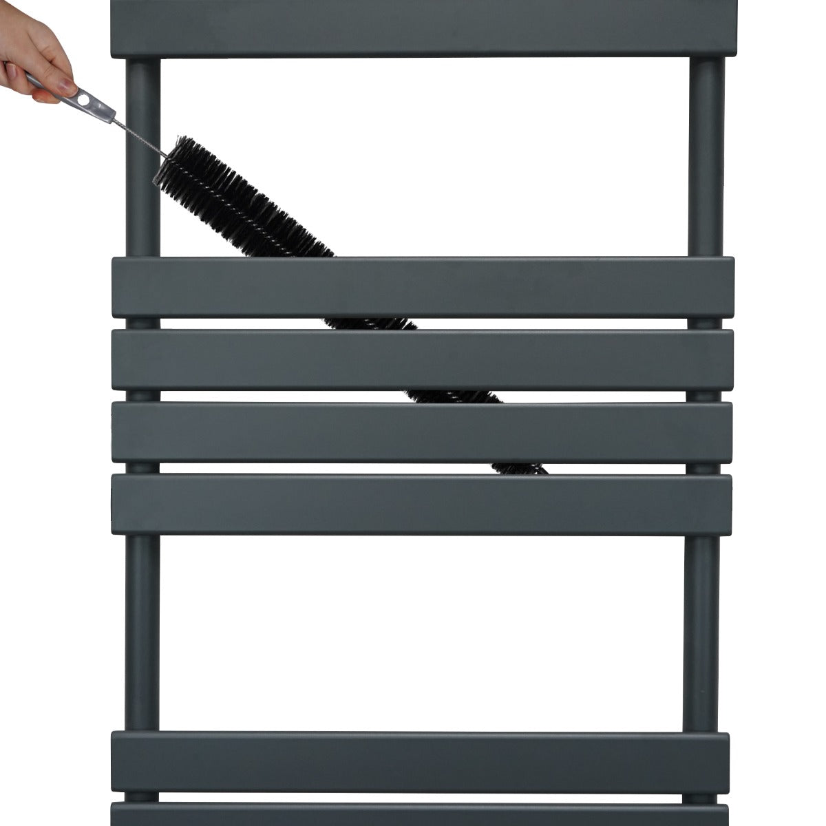 Radiatore per asciugamani a incasso grigio antracite, con design elegante e linee pulite, ideale per spazi moderni e funzionali