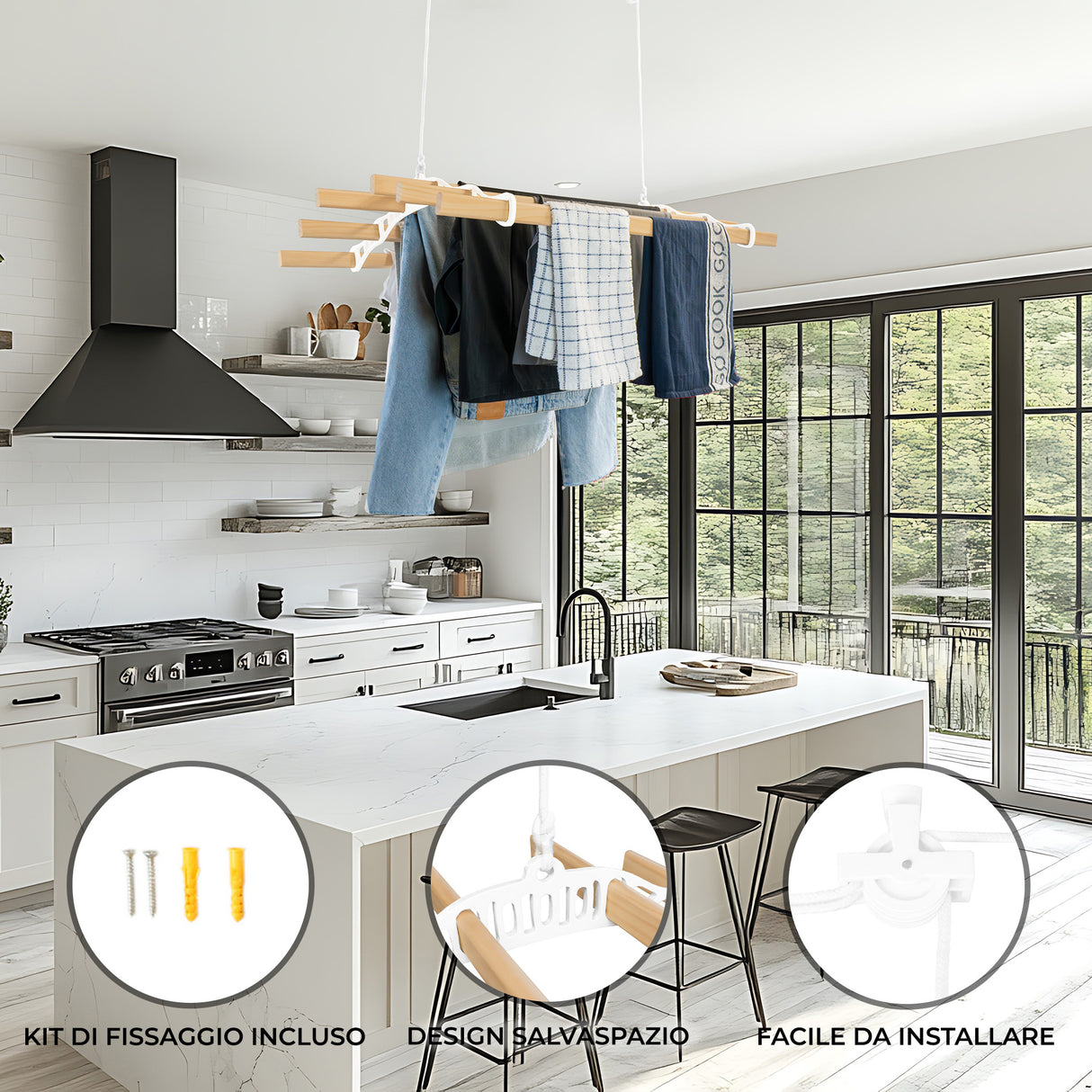 Stendibiancheria a soffitto bianco con 6 listelli in legno, appeso in una cucina moderna, con vestiti stesi ad asciugare