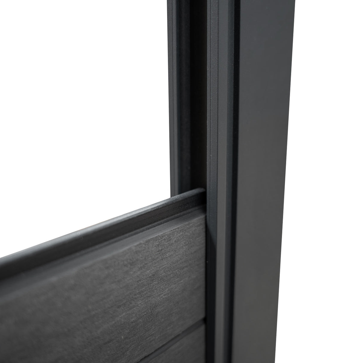 Porta da giardino in pannello ecolegno grigio, con finitura liscia e bordi netti, ideale per esterni eleganti e sostenibili