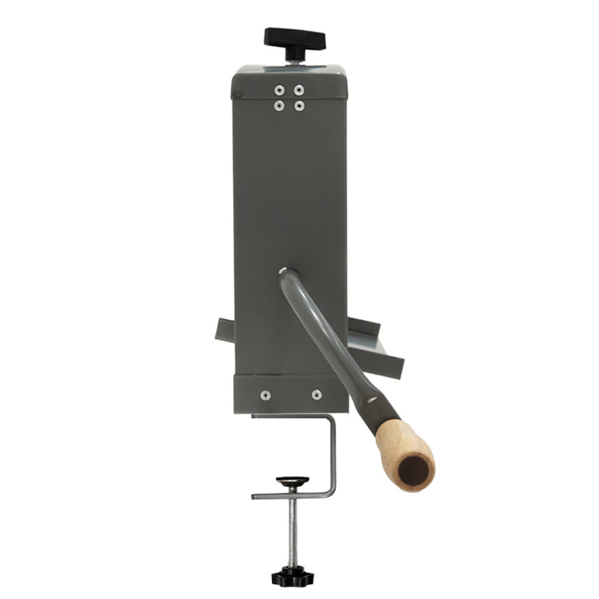 Strizzatore manuale per indumenti in metallo grigio, con manico in legno e supporto per fissaggio, design compatto e funzionale