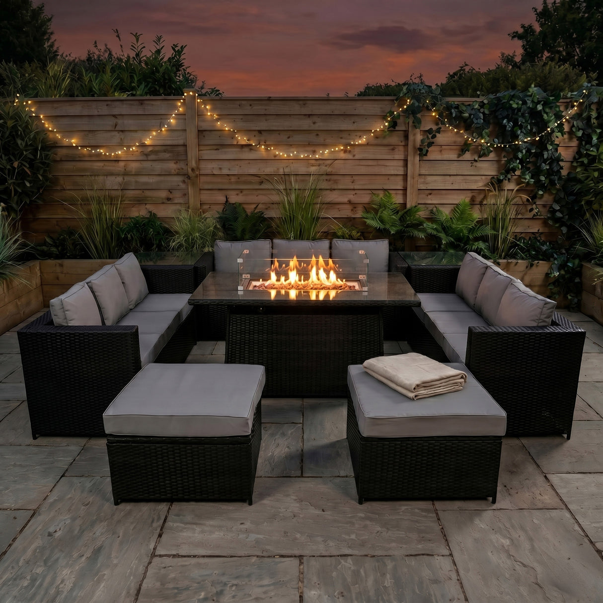 Set Mobili da Giardino in Rattan 11 Posti con Tavolo Firepit – Nero