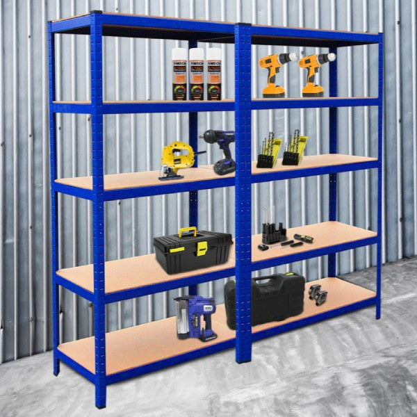 Scaffale da garage blu T-Rax con ripiani in legno, attrezzi e contenitori organizzati, ideale per ottimizzare lo spazio di lavoro