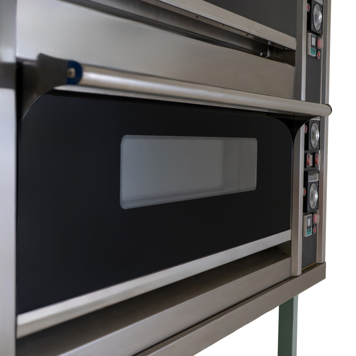 Forno professionale KuKoo per pizza con doppia camera, struttura in acciaio inox, manopole di controllo e finestra di visione nera