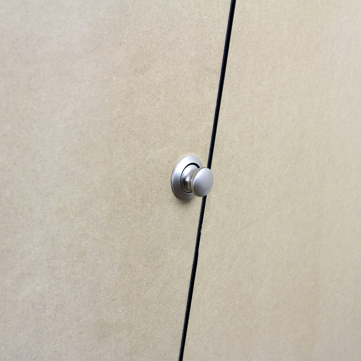 Rivestimento e colla nera per furgone da 11 mq con cucina da camper