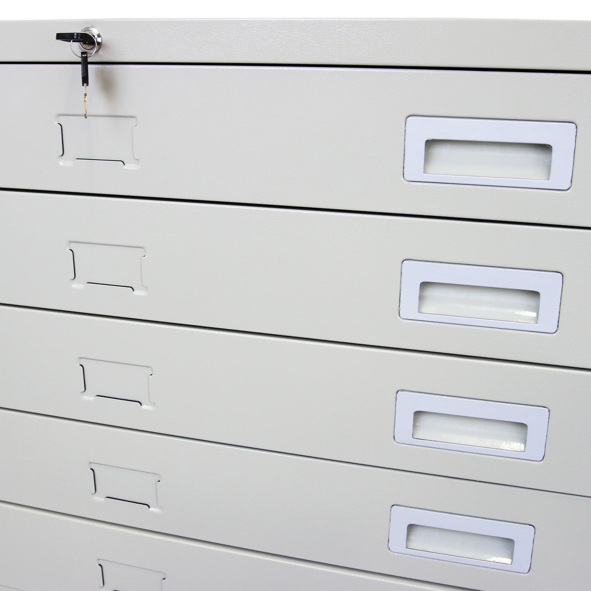 Cassettiera da architetto A1 in metallo grigio chiaro con cinque cassetti, maniglie bianche e serratura, ideale per l'archiviazione