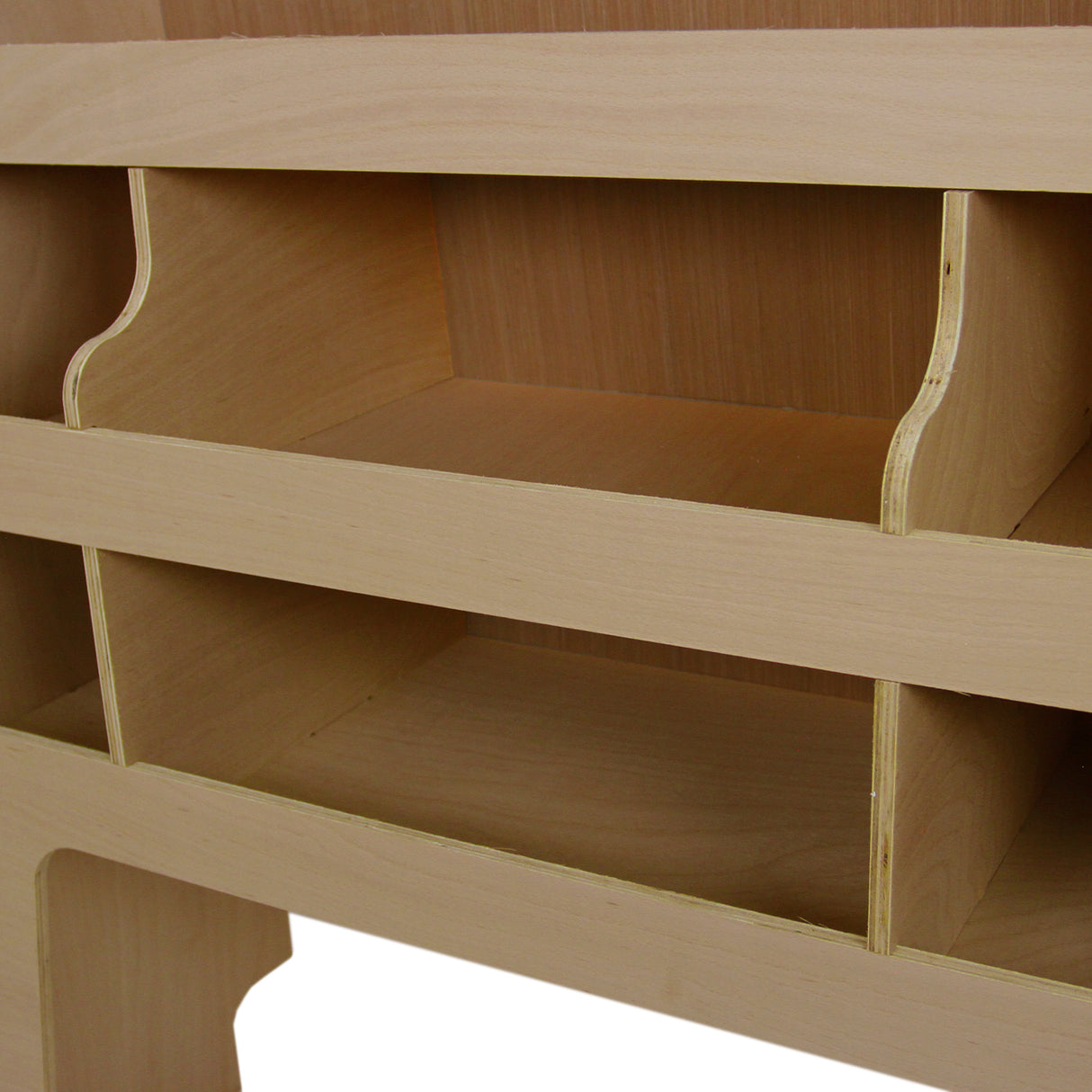 Scaffalature in compensato per furgone Ford Transit Custom, con ripiani lisci e scomparti ben definiti, color legno chiaro