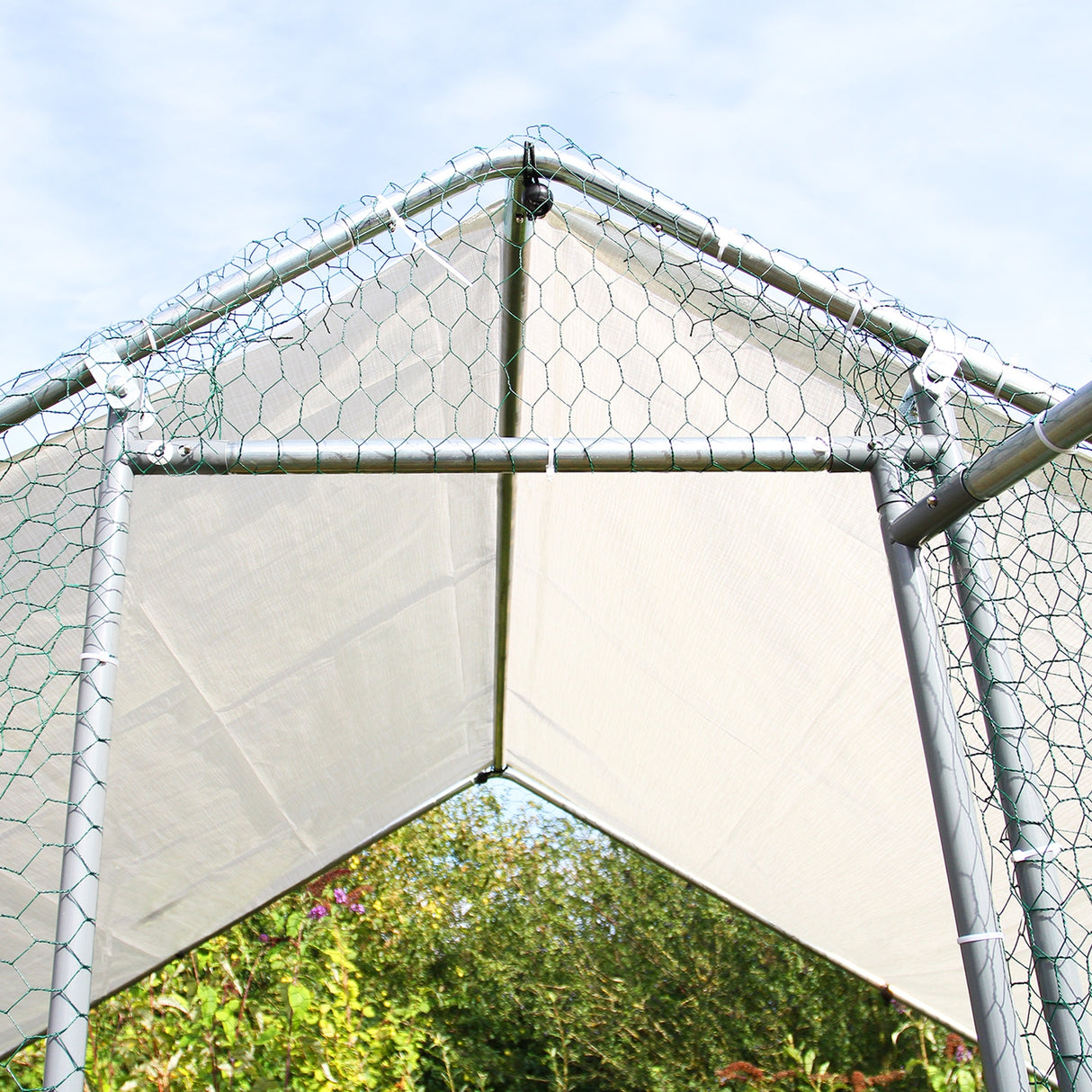 Recinzione per pollaio 3x2m con struttura in metallo grigio e rete esagonale verde, ideale per allevamento di animali all'aperto