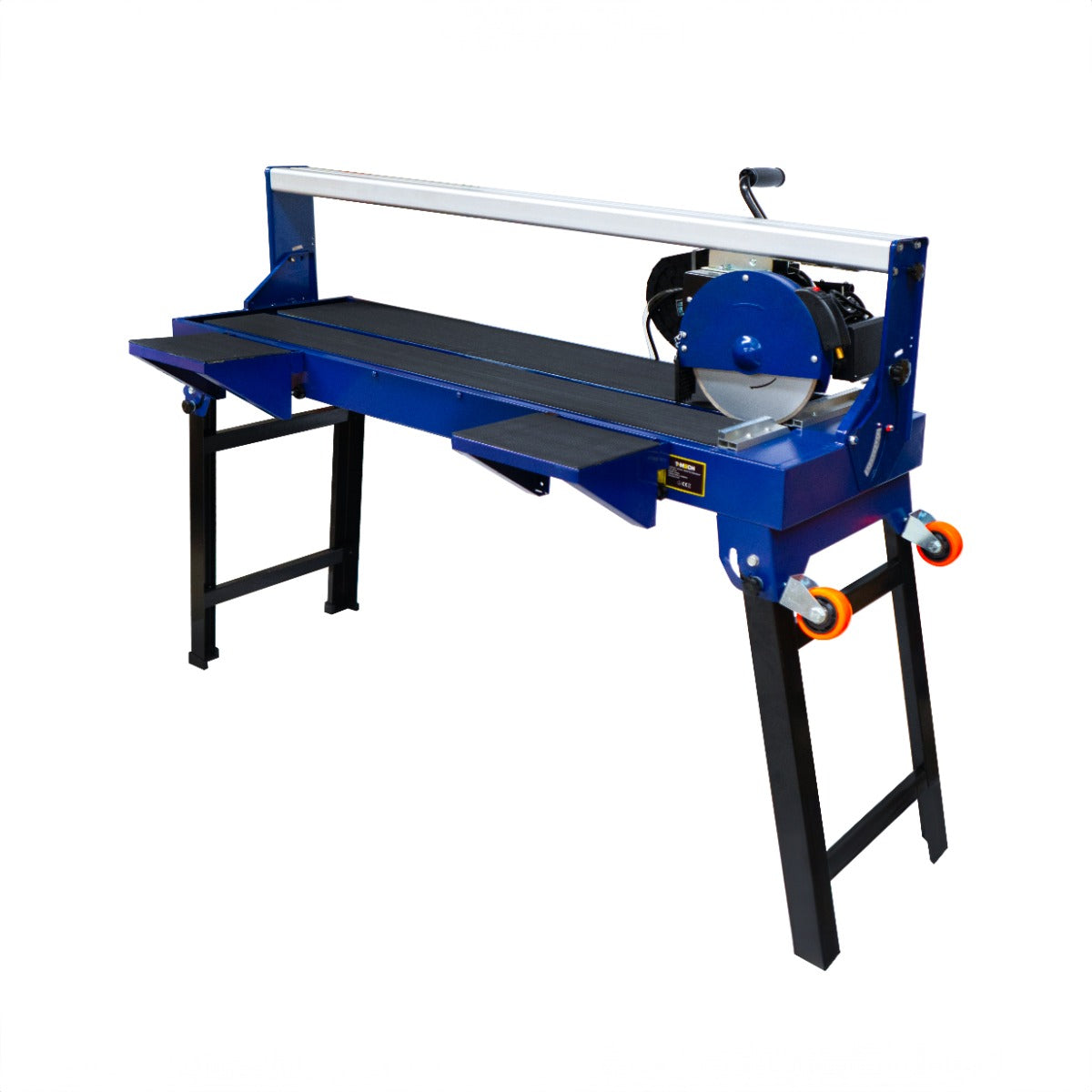 Tagliapiastrelle ad acqua T-mech da 920mm, struttura robusta blu, piano di lavoro nero, ruote arancioni per facilità di movimento