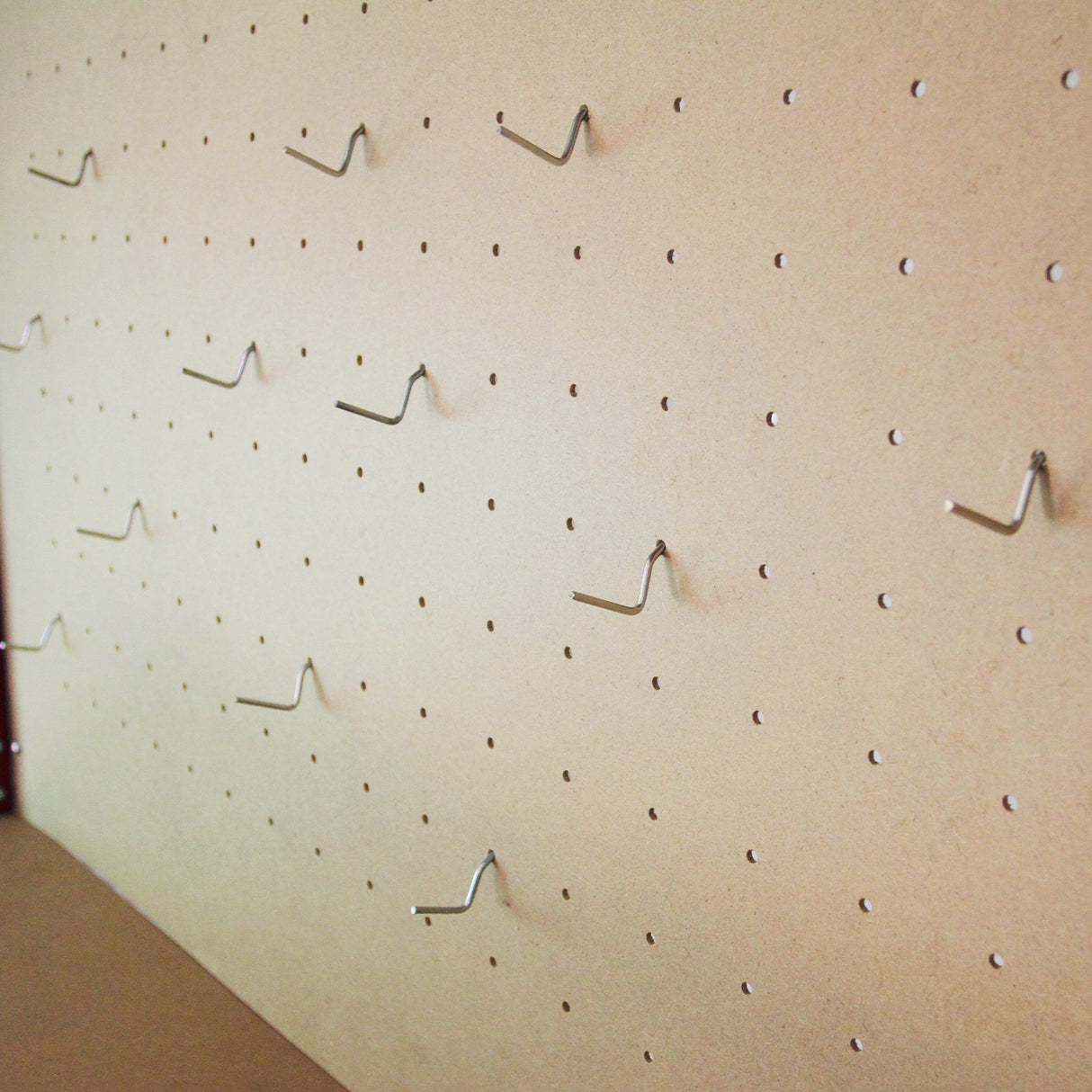 Banco da Lavoro con Parete Porta Attrezzi e Cassetto – Rosso