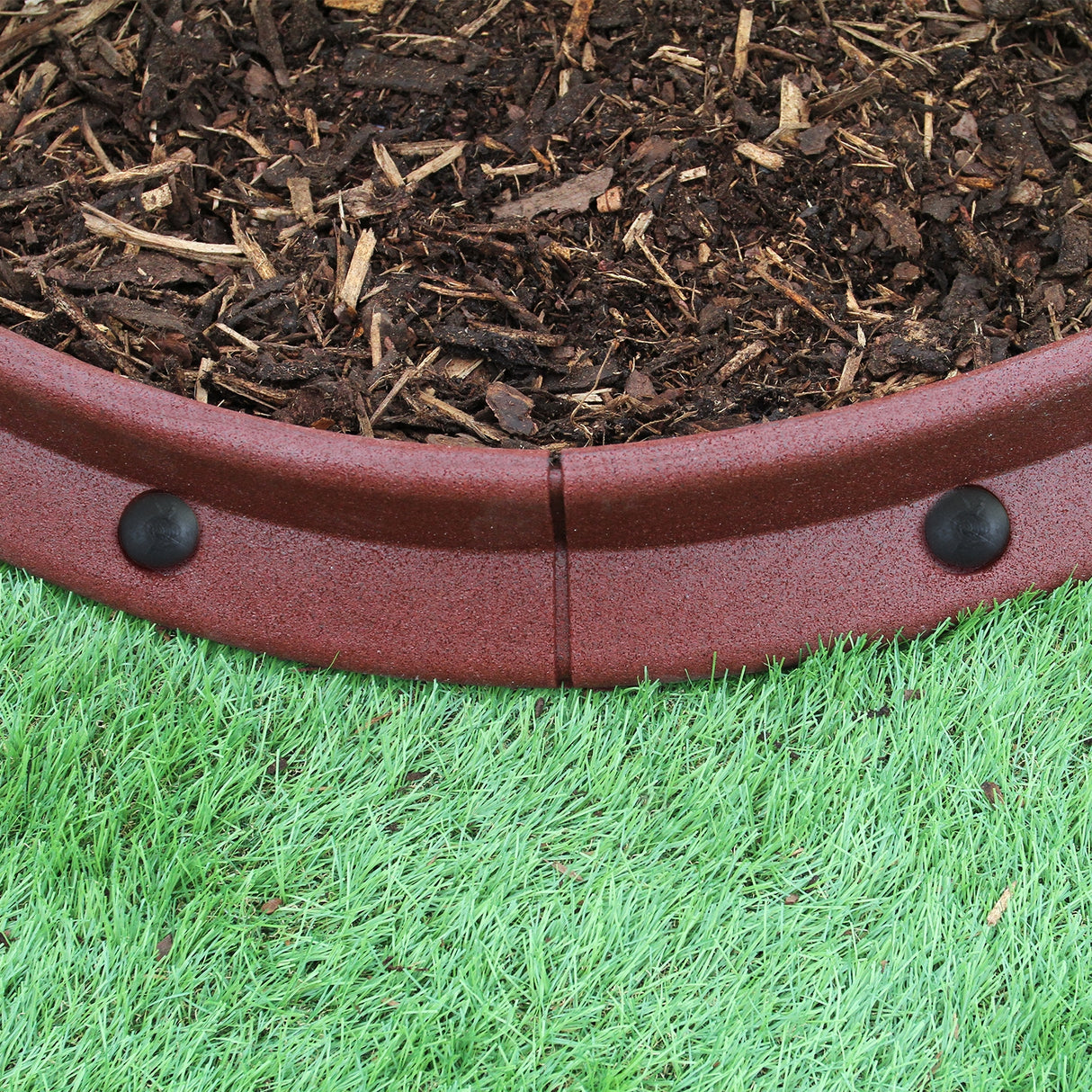 Bordatura da giardino flessibile in terracotta, 1.2m, con superficie ruvida e dettagli neri, ideale per delimitare aiuole e giardini