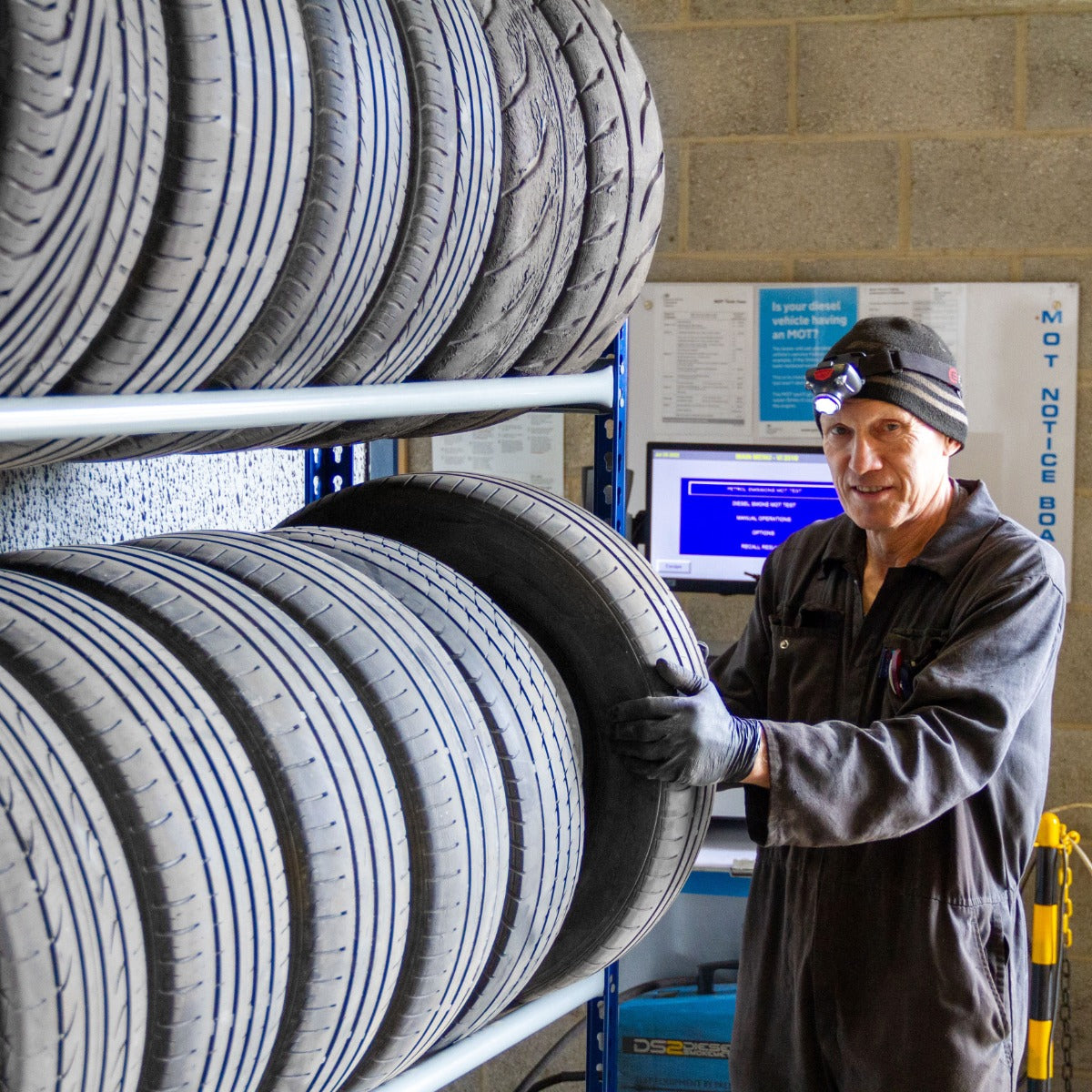 Scaffale Porta Pneumatici