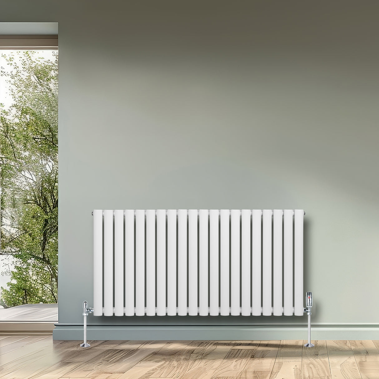 Radiatore ovale a colonna singola orizzontale bianco, 600 x 1200 mm, con valvole, posizionato su un pavimento in legno chiaro vicino a una finestra