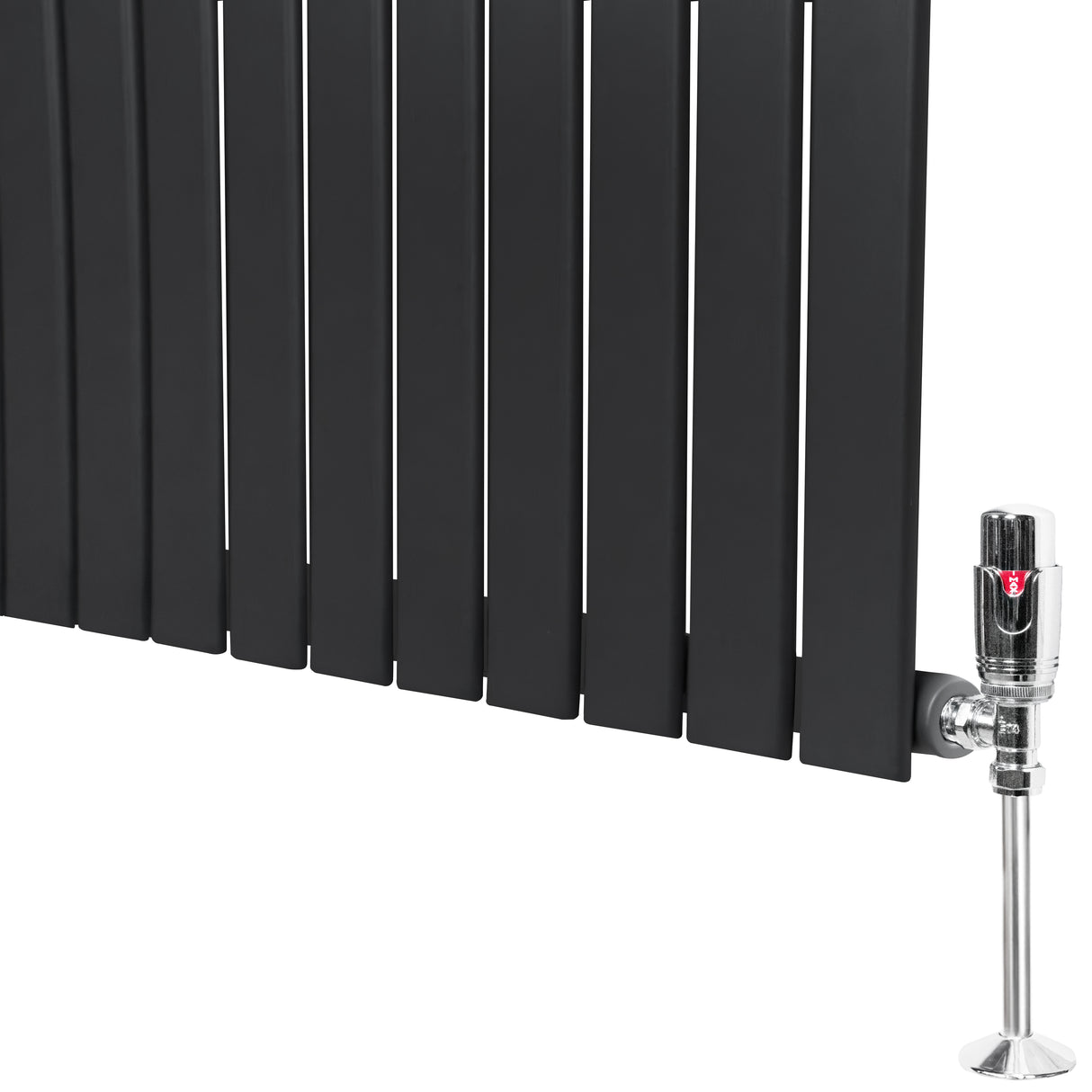 Radiatore piatto monocolonna grigio antracite, 1600 x 700 mm, con finitura liscia e valvole cromate lucide, design moderno e elegante