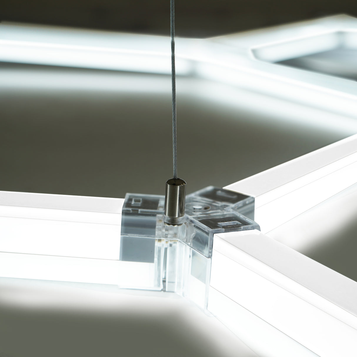 Luci LED Esagonali x 2 e Piastrelle Ventilate per Pavimento Garage con Bordi - 165 Grigie & 60 Nere