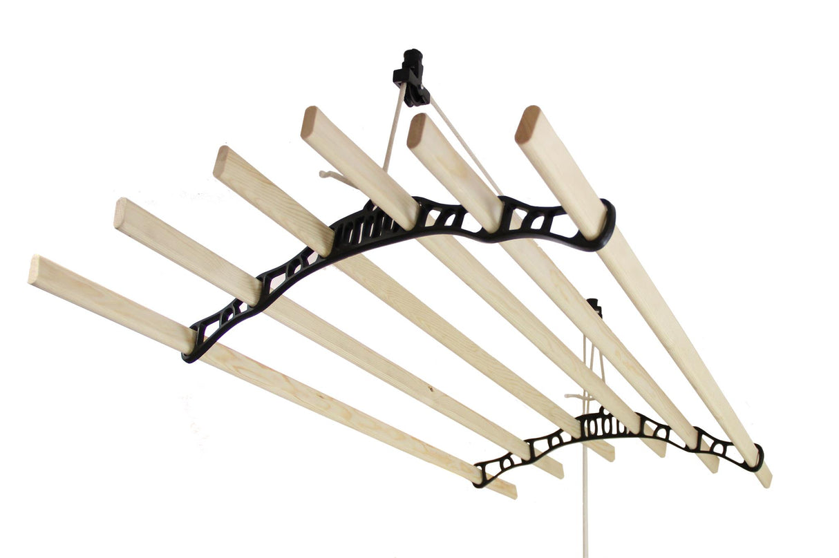 Stendibiancheria da soffitto nero con barre in legno chiaro, design curvo e resistente, ideale per ottimizzare lo spazio di asciugatura