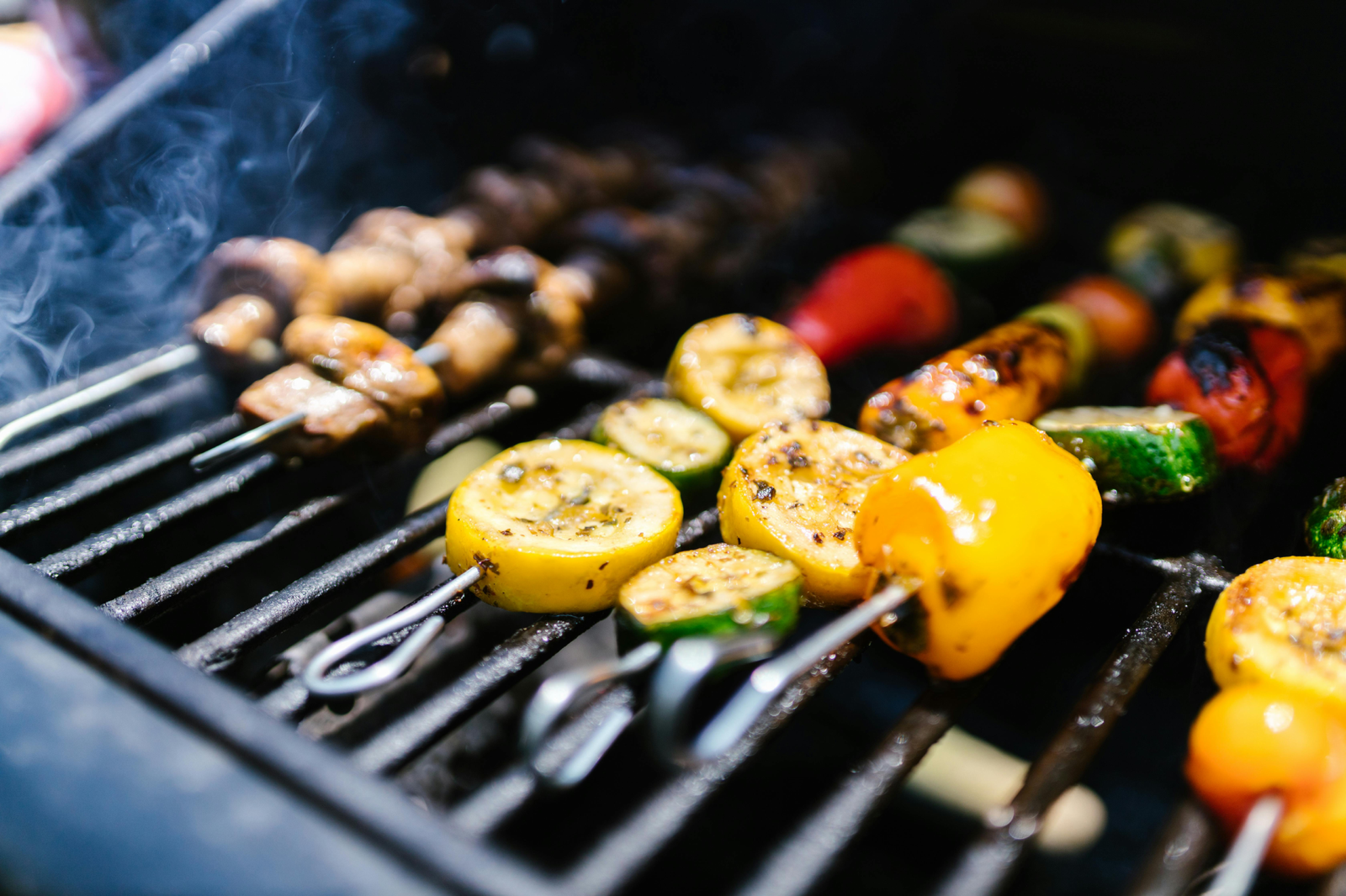 Griglia Ovunque in Modo Sostenibile: Il Barbecue Portatile a Carbone per l’Estate Italiana
