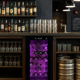 Cantinetta frigo per vino Oriva con luci LED multicolore, design elegante, ripiani in metallo e bottiglie di vino illuminate in viola