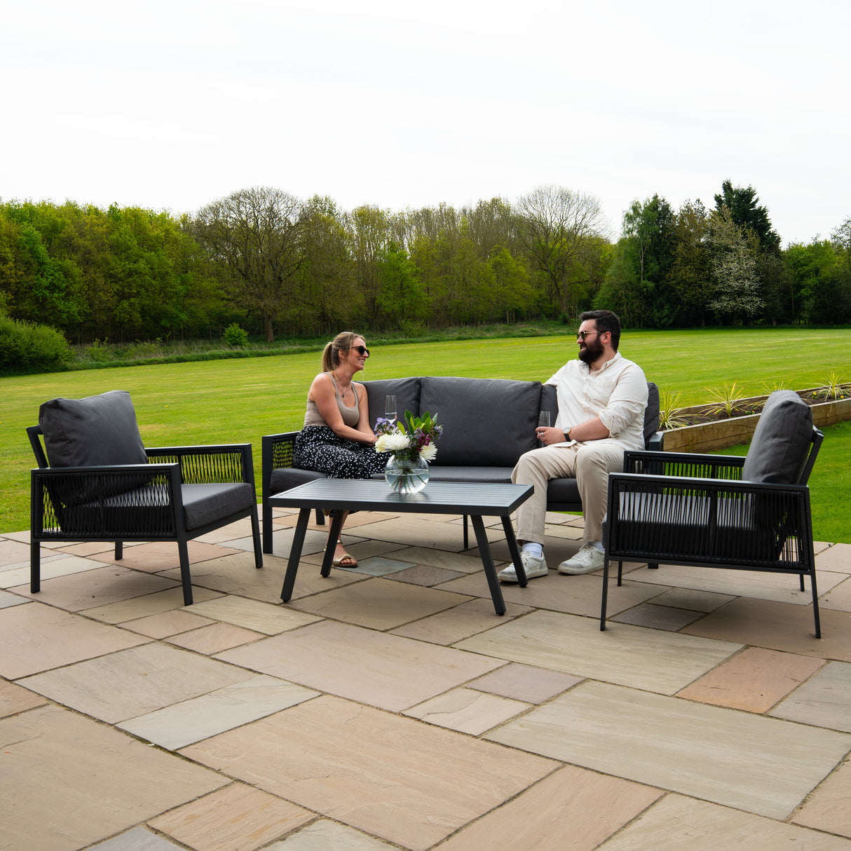 Set da Giardino in Alluminio 4 Pezzi con Cassapanca in Rattan Nero – Grigio Antracite
