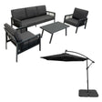 Set di divani antracite a 4 pezzi con cuscini, tavolino e ombrellone nero, perfetto per spazi esterni eleganti e confortevoli