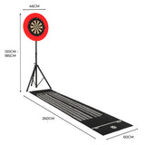 Set bersaglio per freccette con supporto treppiede nero, superficie rossa e accessori, ideale per giochi professionali e divertimento