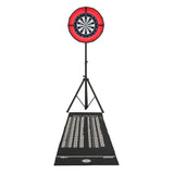 Set bersaglio freccette con illuminazione LED rossa, supporto nero regolabile e tappeto di misurazione con numeri bianchi su sfondo scuro