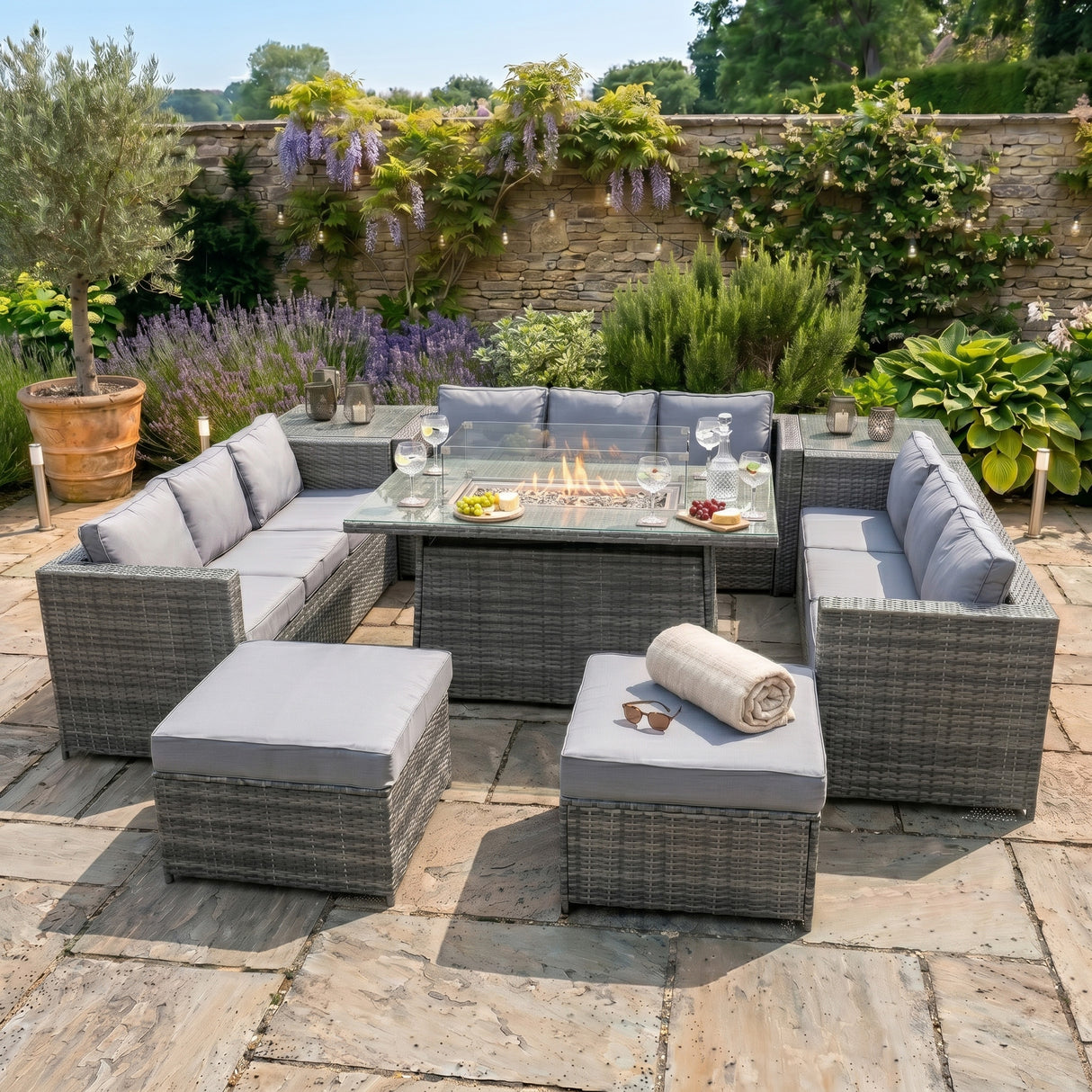 Set Mobili da Giardino in Rattan 11 Posti con Tavolo Firepit – Grigio