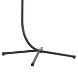 Struttura nera a treppiede per poltrona sospesa a uovo in rattan grigio, con design curvo e finitura liscia, ideale per esterni